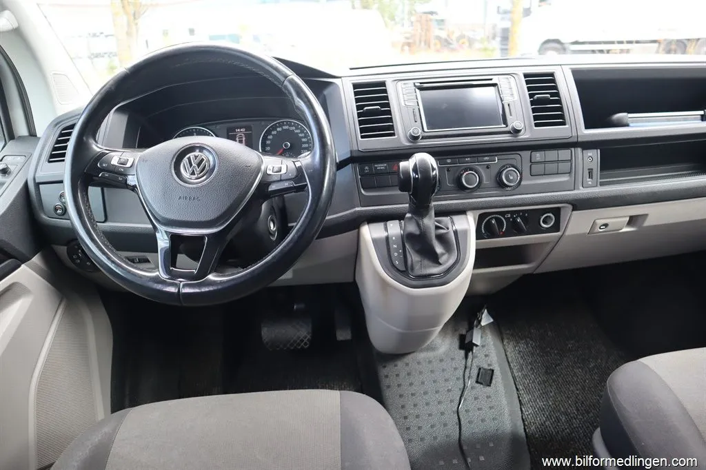 Volkswagen Transporter 2.0 TDI 4Motion Chassi Double Cab T32 204hk Dragkrok Auto, bild 3 av 12