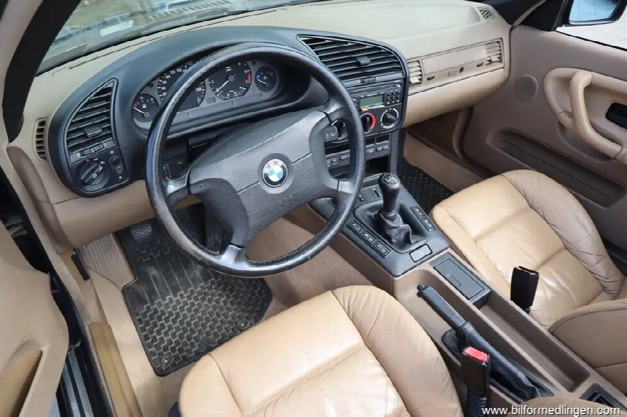 BMW 328 i Convertible 193hk OBS 1 Ägare Svensksåld, bild 9 av 12