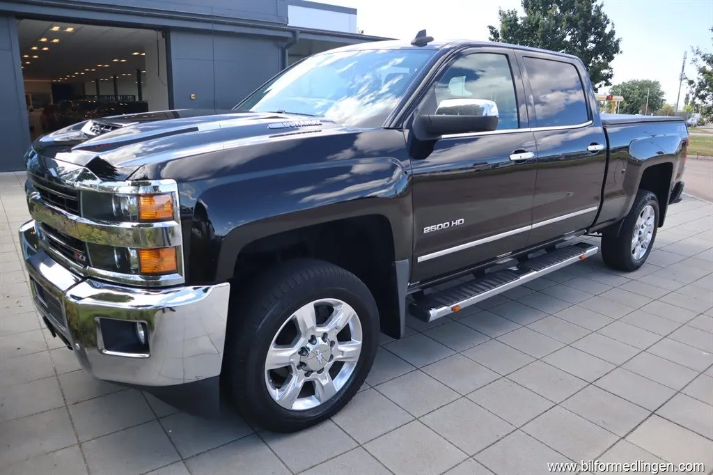 Chevrolet Silverado 6.6 V8 Duramax 4WD Silverado 2500 HD Crew Cab 451hk, bild 2 av 12