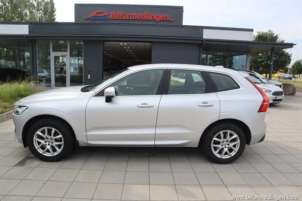 Volvo XC60 T5 AWD 250hk Momentum Advanced Geartronic Navi S, bild 1 av 12