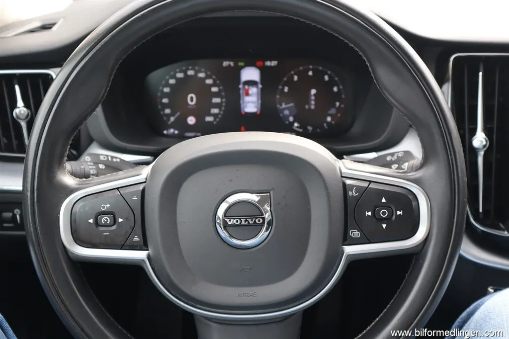 Volvo XC60 T5 AWD 250hk Momentum Advanced Geartronic Navi S, bild 9 av 12