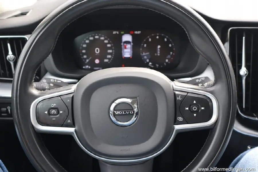 Volvo XC60 T5 AWD 250hk Momentum Advanced Geartronic Navi S, bild 9 av 12