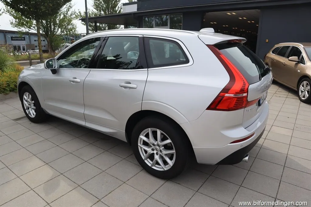 Volvo XC60 T5 AWD 250hk Momentum Advanced Geartronic Navi S, bild 3 av 12