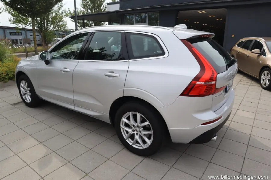 Volvo XC60 T5 AWD 250hk Momentum Advanced Geartronic Navi S, bild 3 av 12