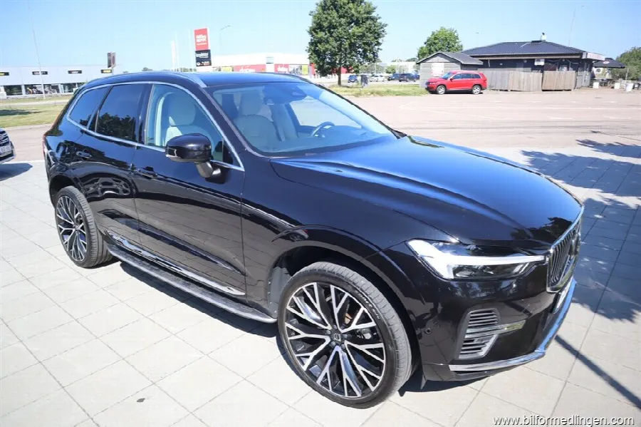Volvo XC60 Recharge T6 AWD 350hk Aut Plug-in Momsbil Ultimate Bright Bowers/Wilk, bild 4 av 12