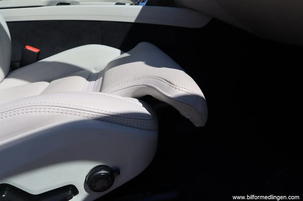 Volvo XC60 Recharge T6 AWD 350hk Aut Plug-in Momsbil Ultimate Bright Bowers/Wilk, bild 10 av 12
