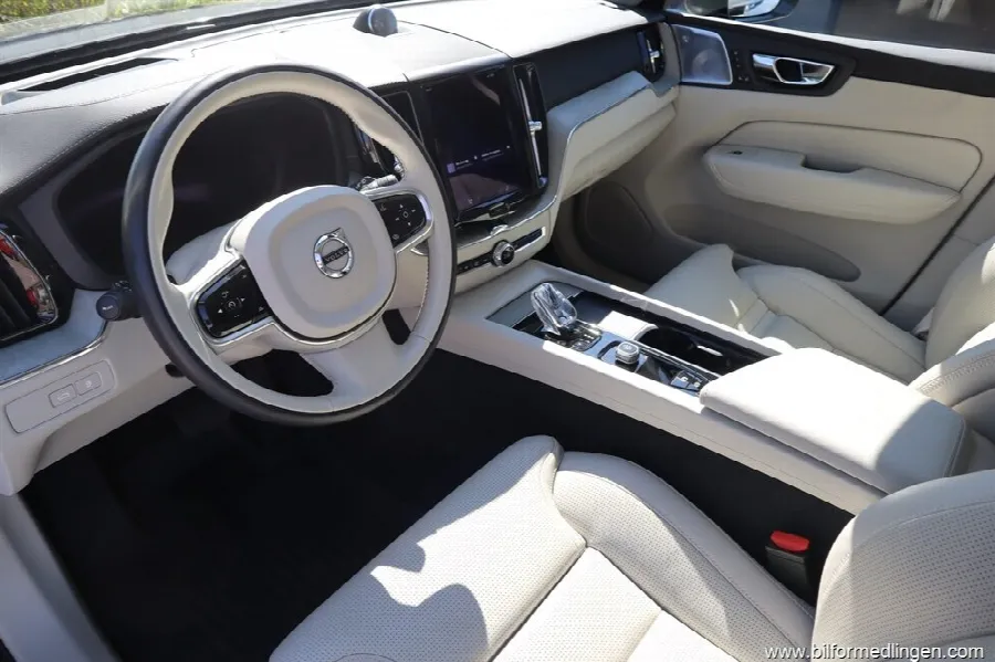 Volvo XC60 Recharge T6 AWD 350hk Aut Plug-in Momsbil Ultimate Bright Bowers/Wilk, bild 7 av 12