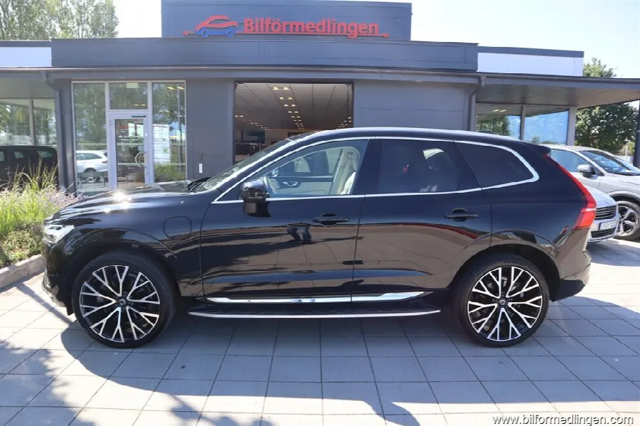 Volvo XC60 Recharge T6 AWD 350hk Aut Plug-in Momsbil Ultimate Bright Bowers/Wilk, bild 1 av 12