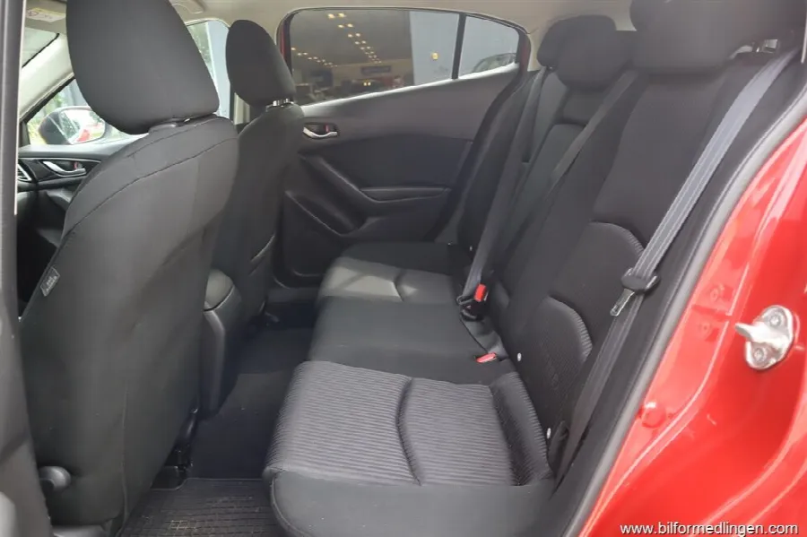 Mazda 3 2.2 SKYACTIV-D Sport 150hk Svensksåld, bild 5 av 12
