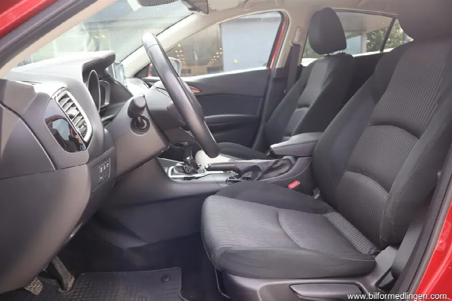 Mazda 3 2.2 SKYACTIV-D Sport 150hk Svensksåld, bild 4 av 12