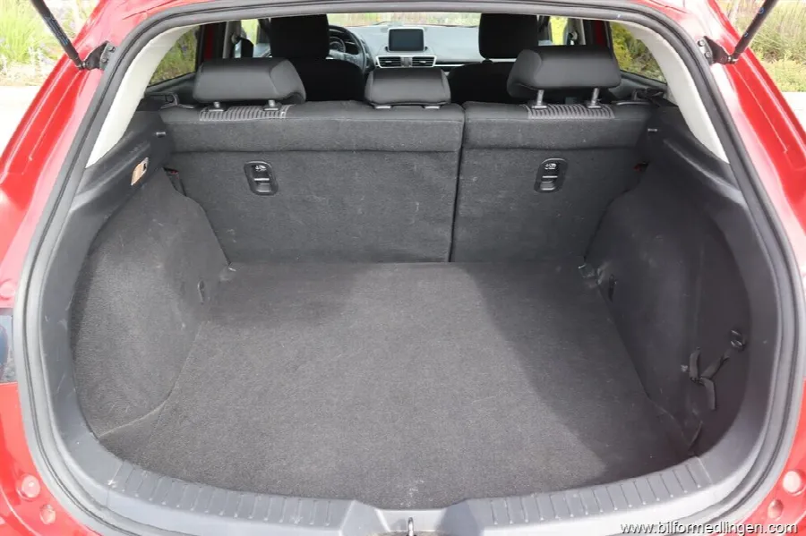 Mazda 3 2.2 SKYACTIV-D Sport 150hk Svensksåld, bild 12 av 12