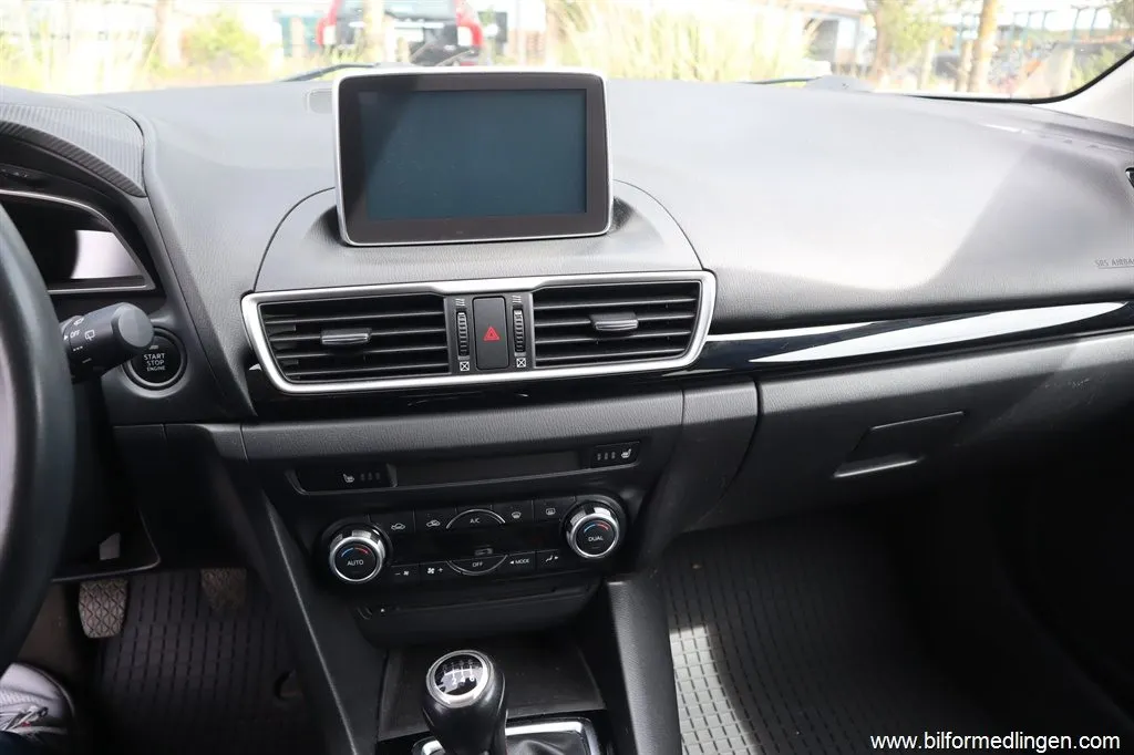 Mazda 3 2.2 SKYACTIV-D Sport 150hk Svensksåld, bild 7 av 12