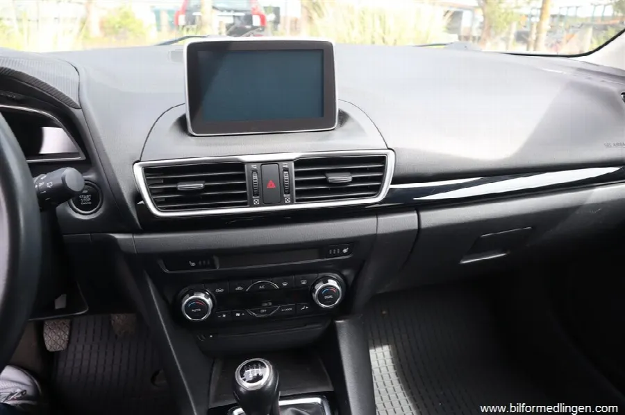 Mazda 3 2.2 SKYACTIV-D Sport 150hk Svensksåld, bild 7 av 12