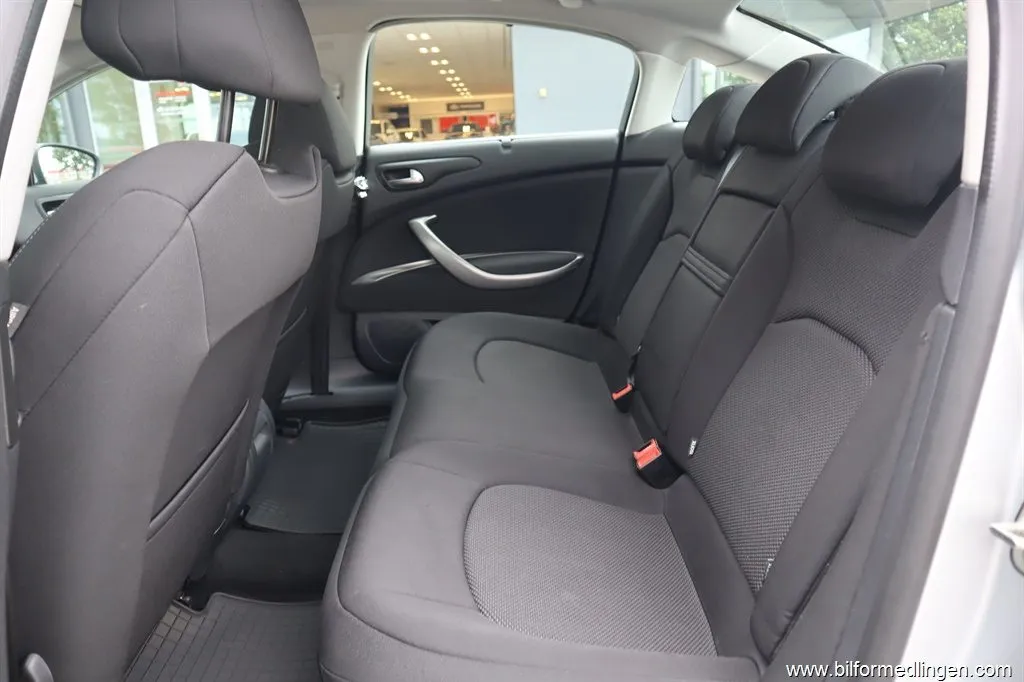 Citroën C5 1.6 THP Sedan 156hk Svensksåld Navi, bild 5 av 12