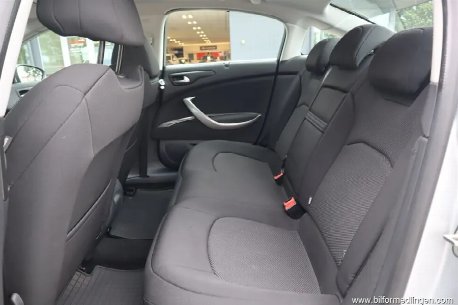 Citroën C5 1.6 THP Sedan 156hk Svensksåld Navi, bild 5 av 12