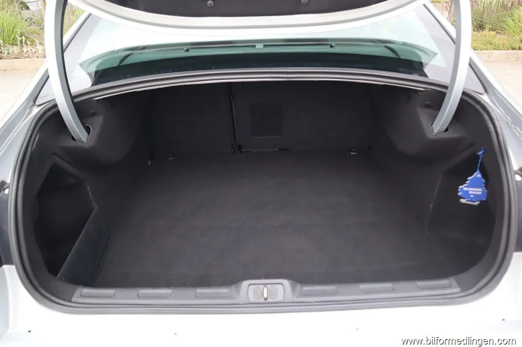 Citroën C5 1.6 THP Sedan 156hk Svensksåld Navi, bild 11 av 12