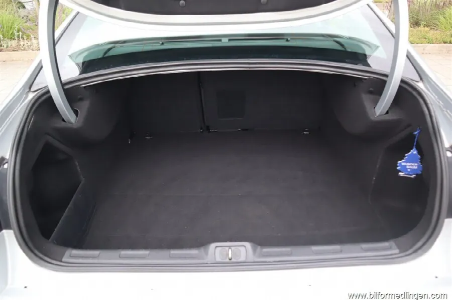 Citroën C5 1.6 THP Sedan 156hk Svensksåld Navi, bild 11 av 12