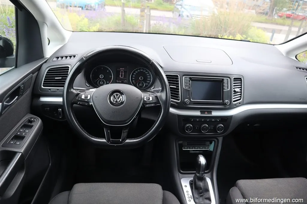 Volkswagen Sharan 2.0 TDI SCR FWD 150hk Aut 7 Sits Drag Backkamera, bild 6 av 12
