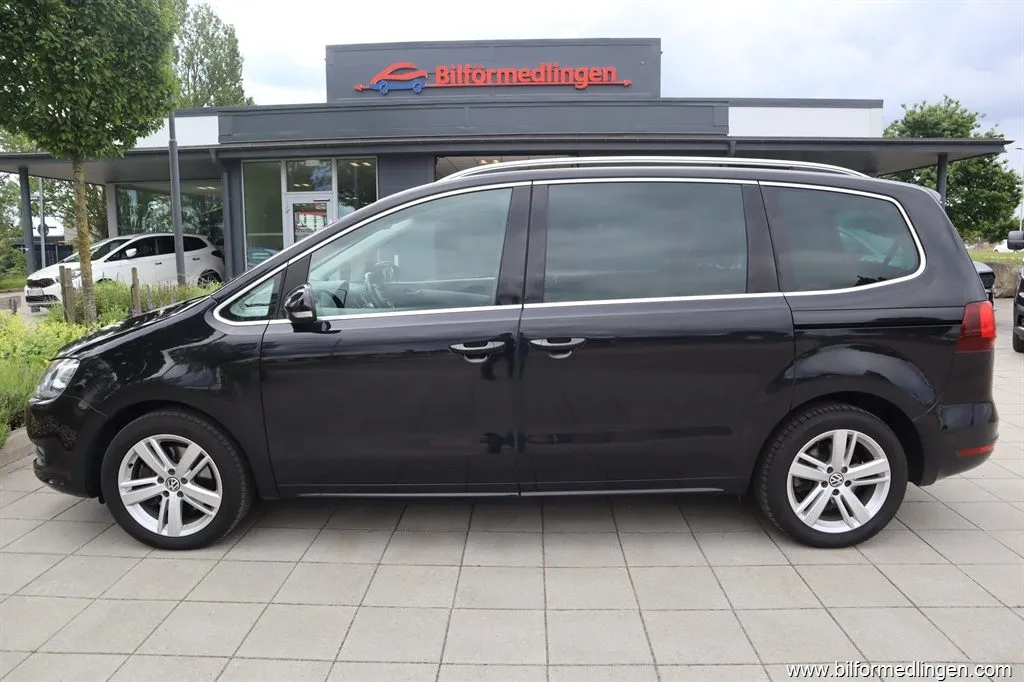 Volkswagen Sharan 2.0 TDI SCR FWD 150hk Aut 7 Sits Drag Backkamera, bild 1 av 12