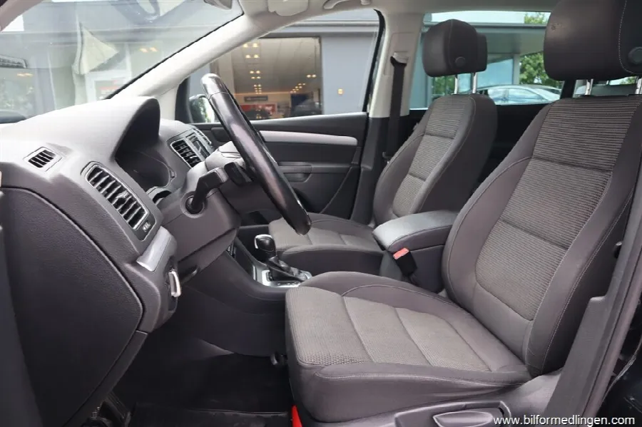 Volkswagen Sharan 2.0 TDI SCR FWD 150hk Aut 7 Sits Drag Backkamera, bild 4 av 12
