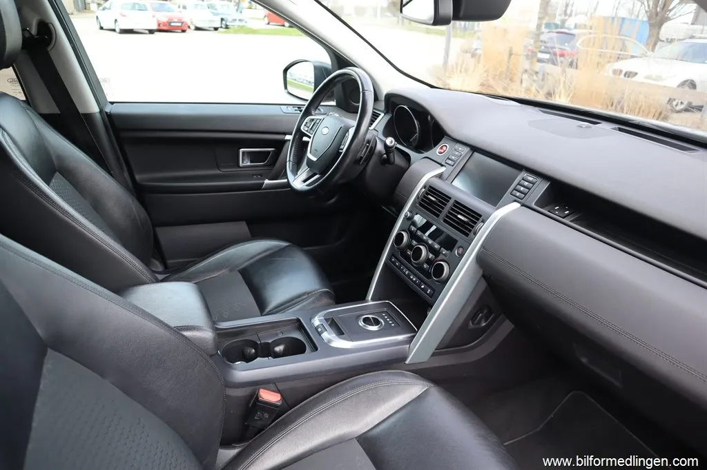 Land Rover Discovery 2.0 TD4 AWD 180hk Panoramatak Navi Drag Svensksåld, bild 5 av 12