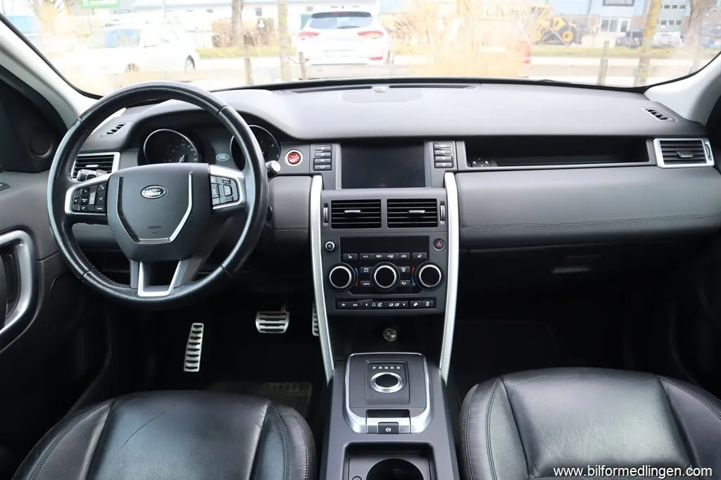 Land Rover Discovery 2.0 TD4 AWD 180hk Panoramatak Navi Drag Svensksåld, bild 6 av 12