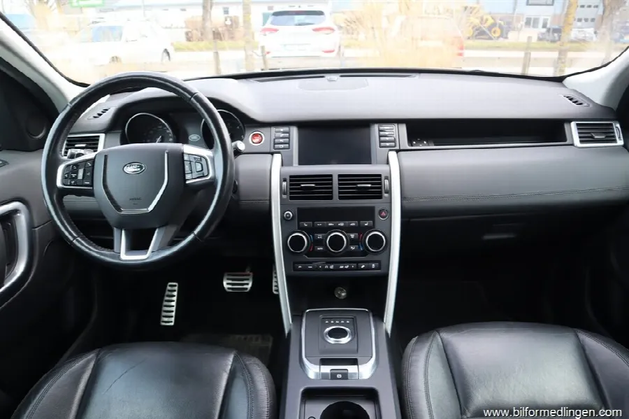 Land Rover Discovery 2.0 TD4 AWD 180hk Panoramatak Navi Drag Svensksåld, bild 6 av 12