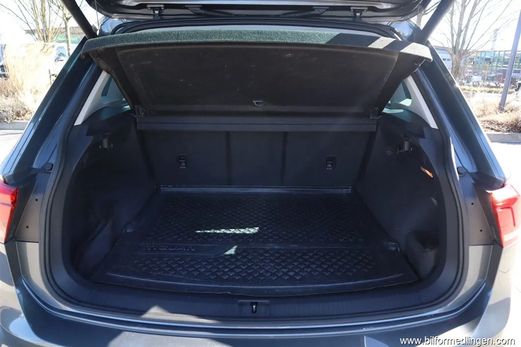 Volkswagen Tiguan 2.0 TDI 4Motion 150hk Aut Drag 1 ägare Svensksåld Backkamera, bild 11 av 12