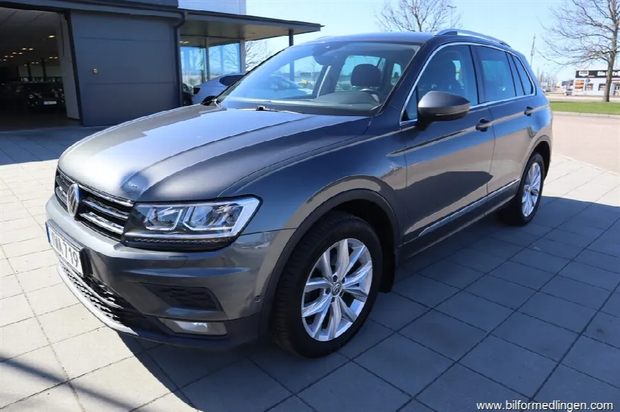 Volkswagen Tiguan 2.0 TDI 4Motion 150hk Aut Drag 1 ägare Svensksåld Backkamera, bild 2 av 12