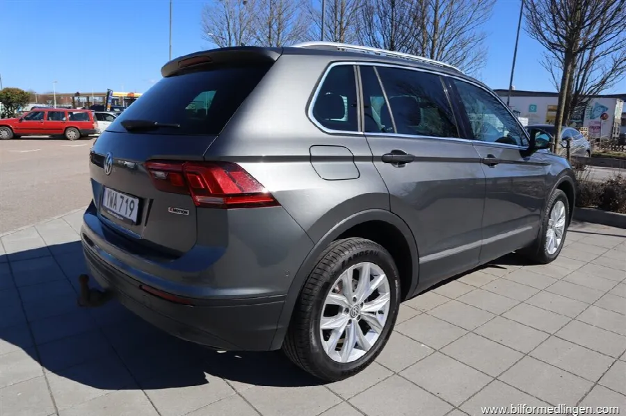 Volkswagen Tiguan 2.0 TDI 4Motion 150hk Aut Drag 1 ägare Svensksåld Backkamera, bild 3 av 12