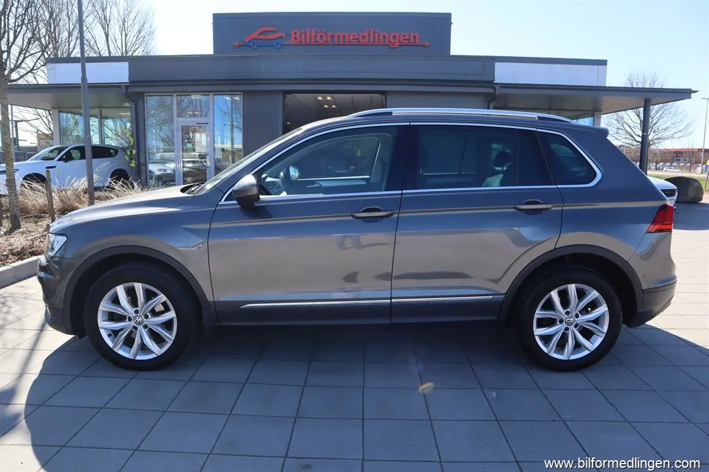Volkswagen Tiguan 2.0 TDI 4Motion 150hk Aut Drag 1 ägare Svensksåld Backkamera, bild 1 av 12