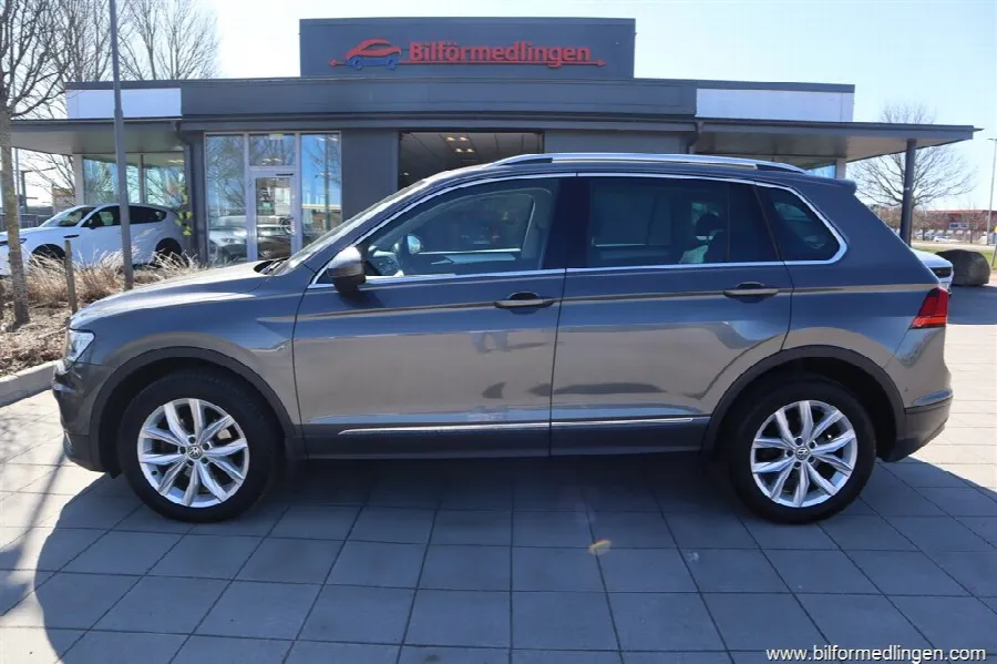 Volkswagen Tiguan 2.0 TDI 4Motion 150hk Aut Drag 1 ägare Svensksåld Backkamera, bild 1 av 12