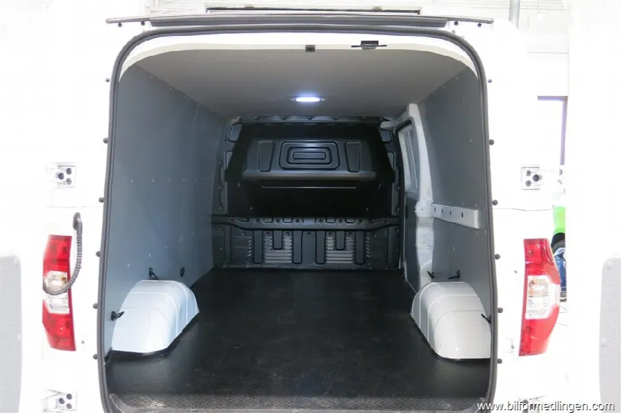 Maxus e-Deliver 3 LWB 52.5 kWh Demobil Momsbil, bild 5 av 12