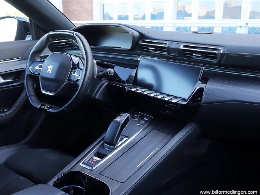 Peugeot 508 Hybrid4 PSE SW 360hk Plug-in Pano Focal 360, bild 8 av 12