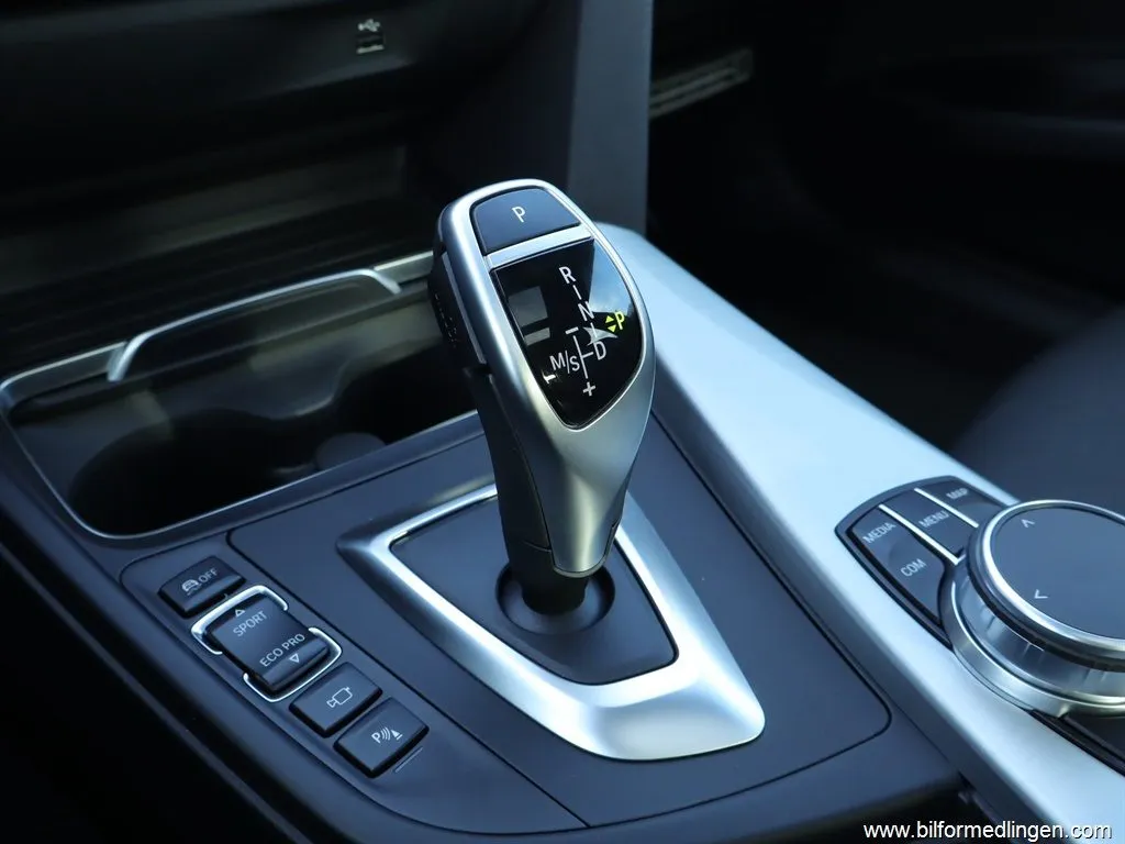 BMW 330 i xDrive GT 252hk M-sport HUD H/K Pano, bild 12 av 12