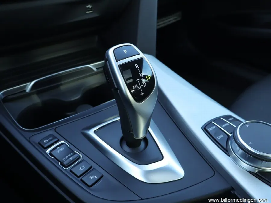 BMW 330 i xDrive GT 252hk M-sport HUD H/K Pano, bild 12 av 12