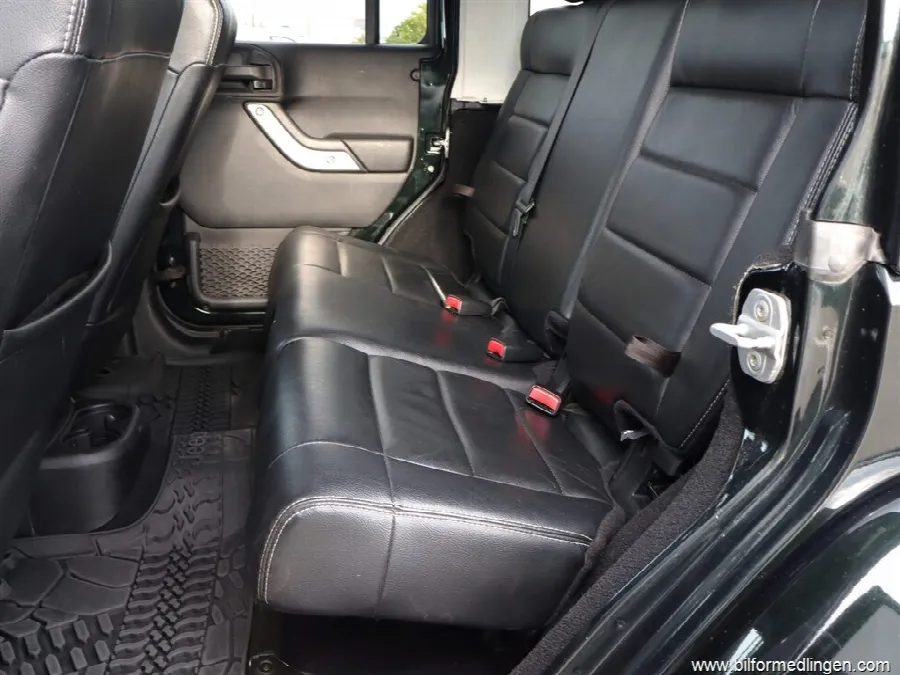 Jeep Wrangler 2.8 4WD 4-door Unlimited 200hk S/V-Hjul Drag, bild 8 av 12
