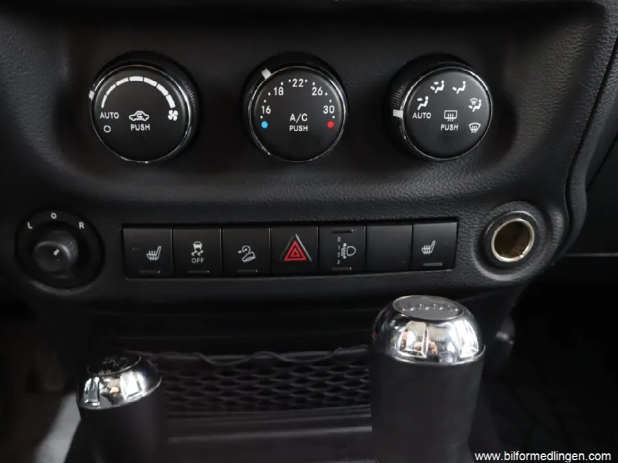 Jeep Wrangler 2.8 4WD 4-door Unlimited 200hk S/V-Hjul Drag, bild 11 av 12
