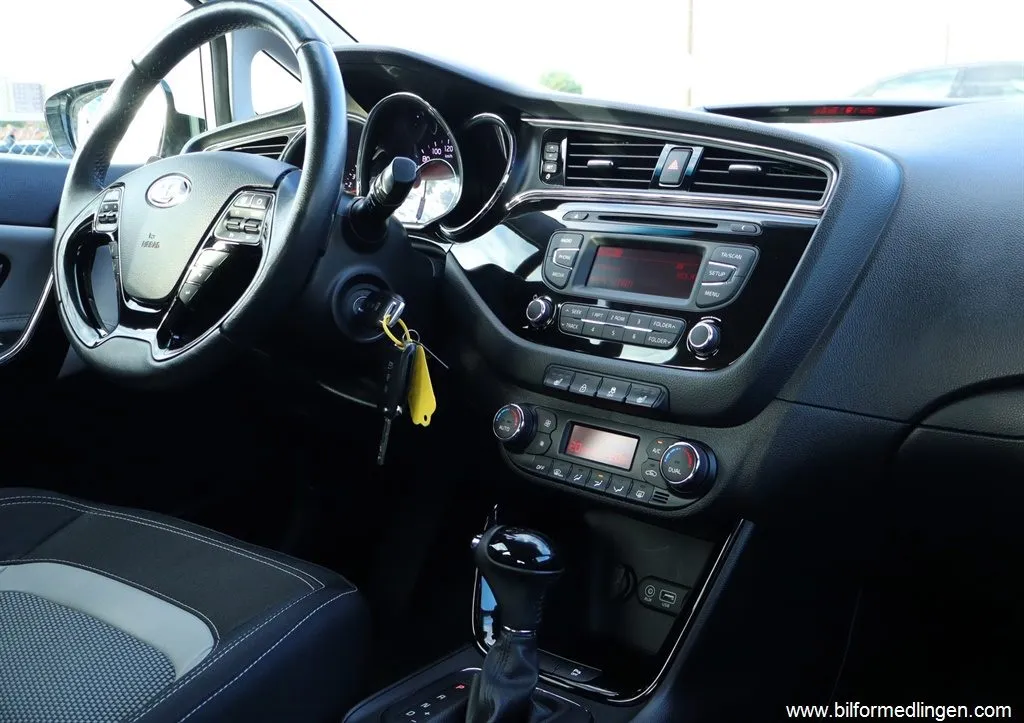 Kia Cee´d 1.6 GDI Automat Drag S/V-hjul Endast 5600 mil, bild 10 av 12