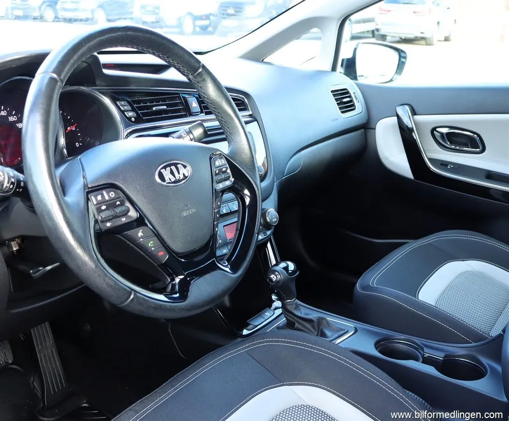 Kia Cee´d 1.6 GDI Automat Drag S/V-hjul Endast 5600 mil, bild 6 av 12