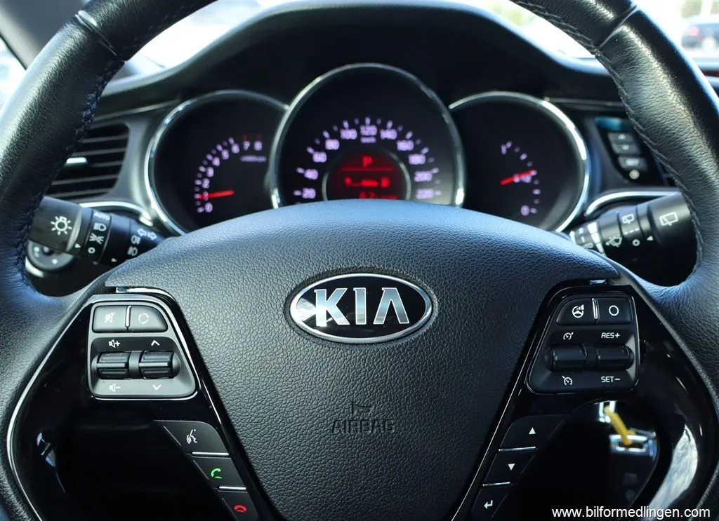 Kia Cee´d 1.6 GDI Automat Drag S/V-hjul Endast 5600 mil, bild 11 av 12
