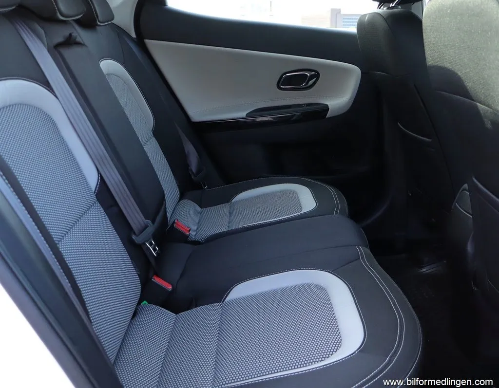 Kia Cee´d 1.6 GDI Automat Drag S/V-hjul Endast 5600 mil, bild 9 av 12