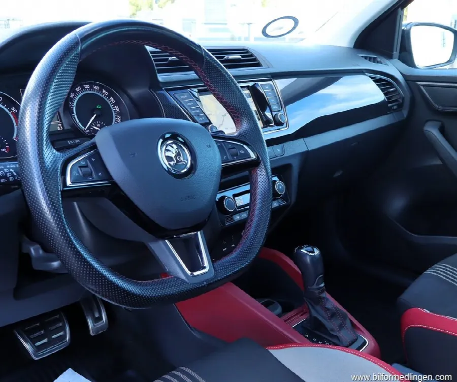Skoda Fabia 1.2 TSI Monte Carlo Automat Navi Panorama, bild 9 av 12