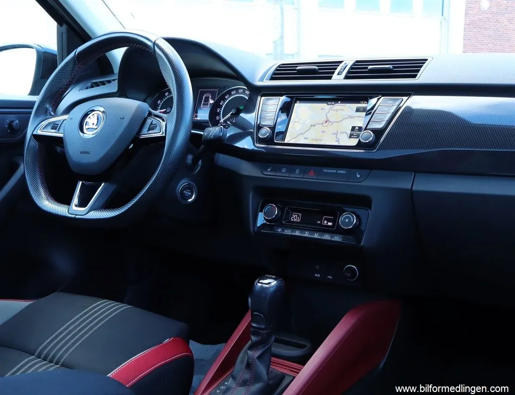 Skoda Fabia 1.2 TSI Monte Carlo Automat Navi Panorama, bild 8 av 12
