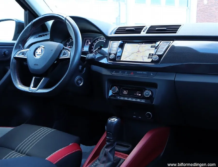 Skoda Fabia 1.2 TSI Monte Carlo Automat Navi Panorama, bild 8 av 12
