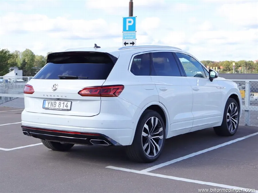 Volkswagen Touareg V6 TDI 4Motion 286hk R-line, Pano, HUD, Dynaudio, bild 4 av 12