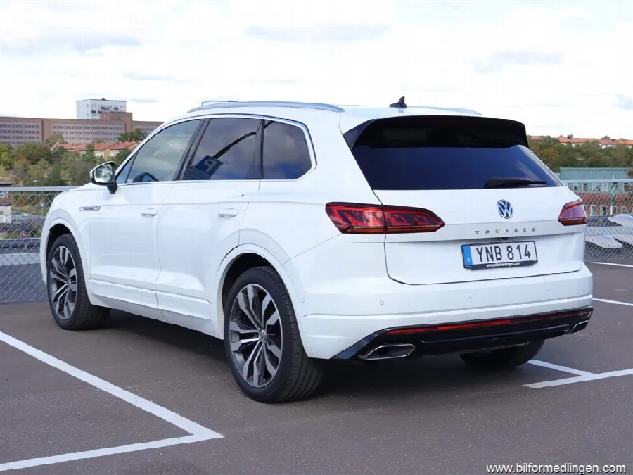 Volkswagen Touareg V6 TDI 4Motion 286hk R-line, Pano, HUD, Dynaudio, bild 3 av 12