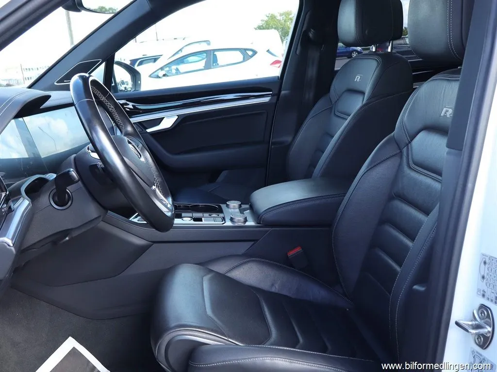 Volkswagen Touareg V6 TDI 4Motion 286hk R-line, Pano, HUD, Dynaudio, bild 6 av 12
