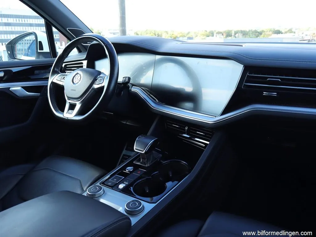 Volkswagen Touareg V6 TDI 4Motion 286hk R-line, Pano, HUD, Dynaudio, bild 8 av 12