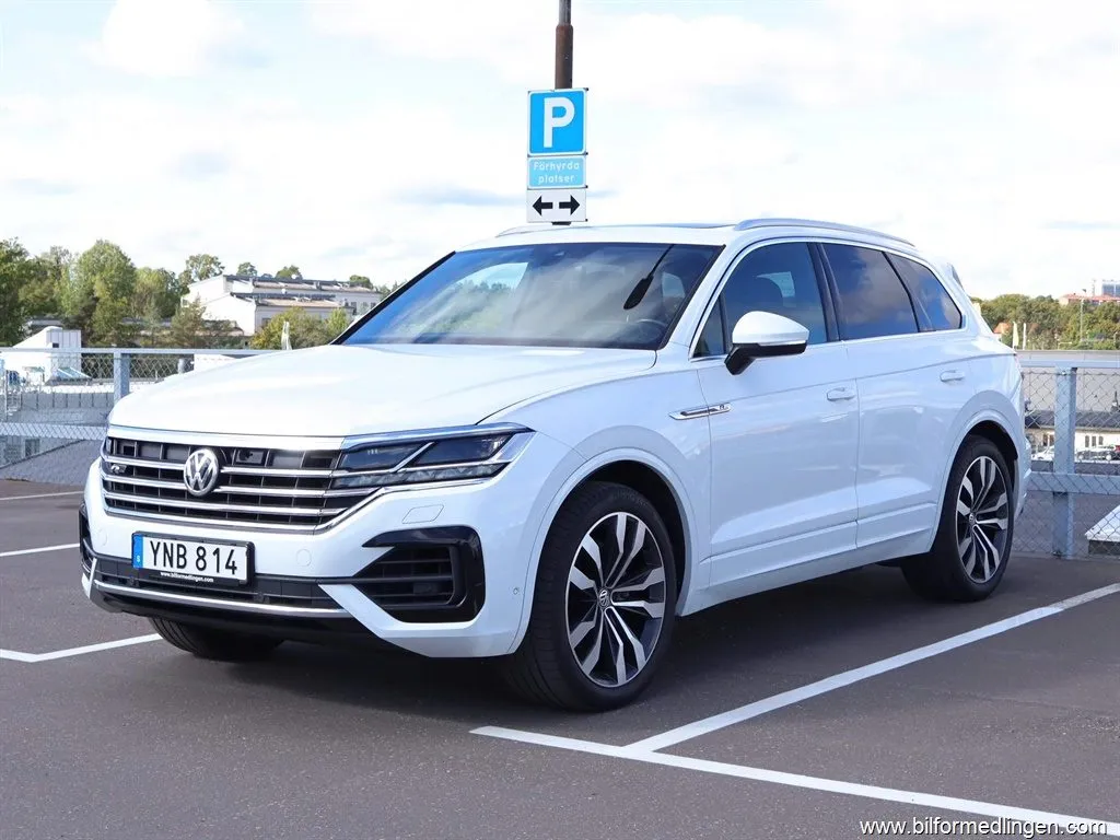 Volkswagen Touareg V6 TDI 4Motion 286hk R-line, Pano, HUD, Dynaudio, bild 1 av 12